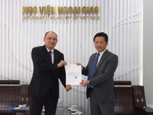 Acting President of DAV welcomes the Ambassador of Kazakhstan to Viet Nam