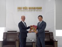 Q. Giám đốc Nguyễn Hùng Sơn tiếp Hiệu trưởng Học viện Quan hệ Quốc tế cấp cao Raúl Roa García của Cuba