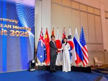 Trịnh Hồ Tâm Như: Nữ Đảng viên học song bằng tại DAV vinh dự đặt chân đến trụ sở ASEAN