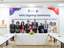 Giám Đốc Nguyễn Hùng Sơn chủ trì Lễ ký Biên bản thỏa thuận hợp tác (MoU) giữa Học viện Ngoại giao và Đại học Flinders, Úc