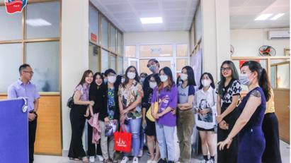 Sinh viên Truyền thông làm dự án tại Vịnh Hạ Long