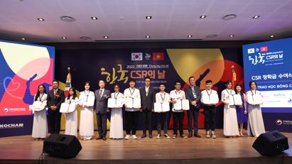 Lễ trao học bổng CSR Chung tay chia sẻ 2022 - KOCHAM