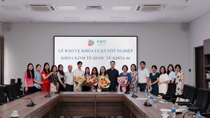 Khoa Kinh tế Quốc tế tổ chức buổi bảo vệ khoá luận tốt nghiệp cho sinh viên khoá 46
