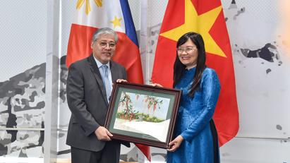 Bộ trưởng Bộ Ngoại giao Philippines thăm và làm việc tại Học viện Ngoại giao