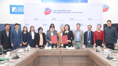 Học viện Ngoại giao và Trường Đại học Rajabhat Udon Thani ký Biên bản ghi nhớ hợp tác