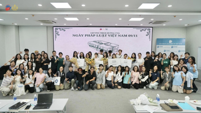 Khoa Luật quốc tế tổ chức cuộc thi "Trang sách giúp tôi chọn nghề Luật" hưởng ứng Ngày Pháp luật Việt Nam