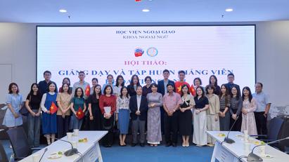 Khoa Tiếng Anh tổ chức Hội thảo Giảng dạy và Tập huấn giảng viên năm học 2025-2026