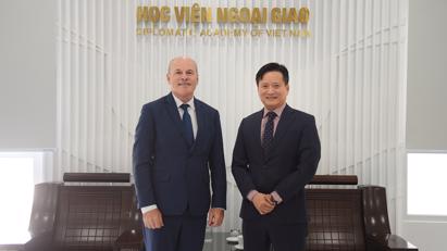 Giám đốc Nguyễn Hùng Sơn tiếp Đại sứ Canada tại Việt Nam