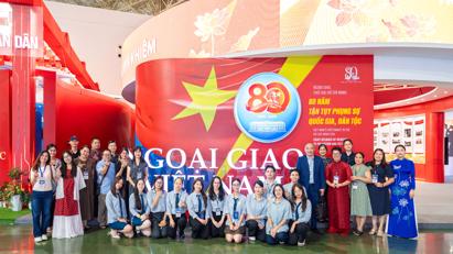 Hành trình đáng nhớ của sinh viên Ngoại giao tại Triển lãm Thành tựu Đất nước 80 năm