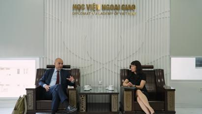 Phó Giám đốc Nguyễn Thị Lan Anh tiếp Giám Đốc Học viện Ngoại giao Bộ Châu Âu và Ngoại giao Pháp