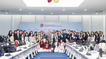 Faculty of International Law Hosts Seminar on International Dispute Resolution