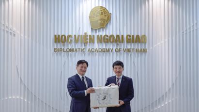 Diplomatic Academy of Vietnam welcomes Governor Yamamoto and Delegation from Gunma Prefecture, Japan