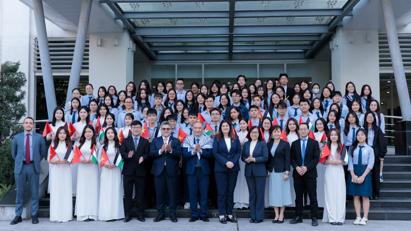 Bộ trưởng Bộ Ngoại giao và Kiều dân Palestine thăm và giao lưu với sinh viên Học viện Ngoại giao