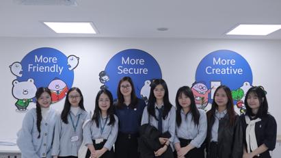 Sinh viên Ngoại giao tham gia chương trình Bank Tour tại Shinhan bank