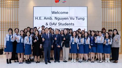 Khóa học DAV Ambassadors’ Journey tổ chức hoạt động tham quan - học tập tại Đại sứ quán Hàn Quốc tại Việt Nam