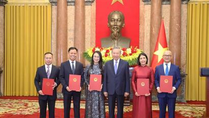 Tổng Bí thư, Chủ tịch nước Tô Lâm trao Quyết định bổ nhiệm 5 Đại sứ Việt Nam ở nước ngoài