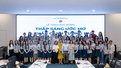 Lễ trao Học bổng Thắp sáng ước mơ và Học bổng Chắp cánh tương lai năm học 2025 - 2026