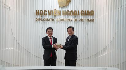 Giám đốc Học viện Ngoại giao tiếp Chủ tịch Viện Nghiên cứu Kinh tế Đông Á và ASEAN (ERIA)