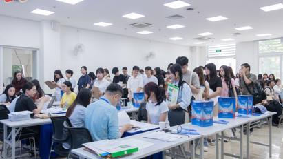 Chào đón Khóa 53 tại ngày nhập học đầu tiên tại Học viện Ngoại giao