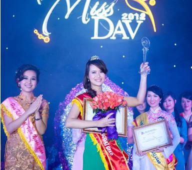 Đêm Chung kết Cuộc thi “Nét đẹp Nữ sinh Ngoại giao – Miss DAV 2012”