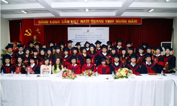 Lễ khai giảng và trao bằng Tiến sĩ, Thạc sĩ năm 2013