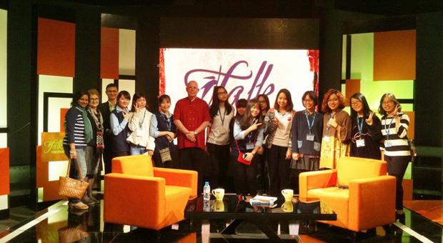 Sinh viên Học viện Ngoại giao tham gia ghi hình, giao lưu với khách mời chương trình Talk Việt Nam