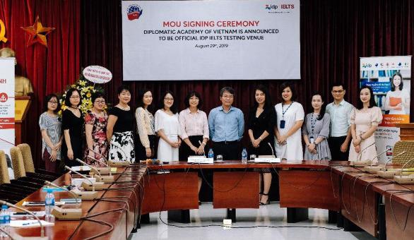 Signing ceremony of cooperation agreement between Diplomatic Academy of Vietnam and IDP Vietnam