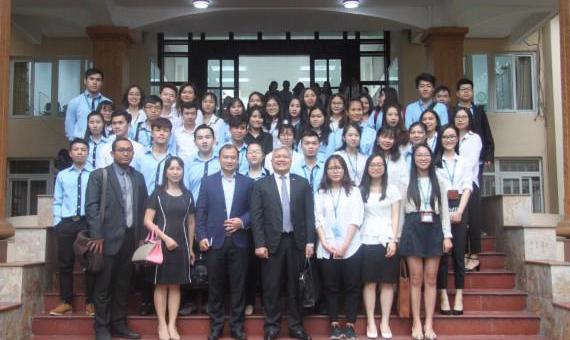 Ambassadors Forum: Indonesian Ambassador to Vietnam Talks with DAV Staff and Students