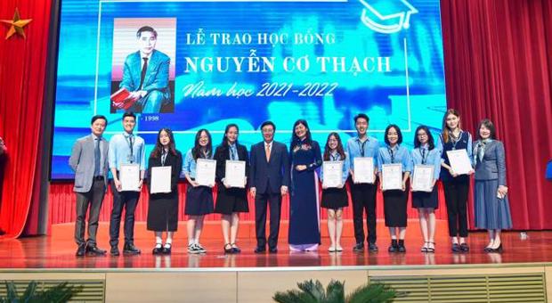  “Nguyen Co Thach” Scholarship Award Ceremony