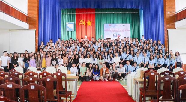 High-Quality Students of Intake 44 Take Field Trip to Da Nang