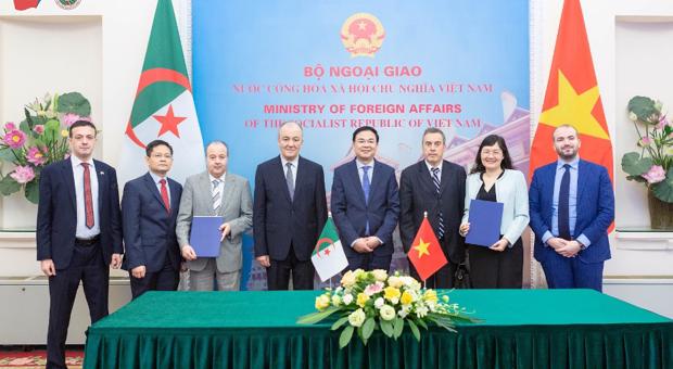 Lễ ký Biên bản ghi nhớ về hợp tác giữa hai Học viện Ngoại giao Việt Nam - Algeria
