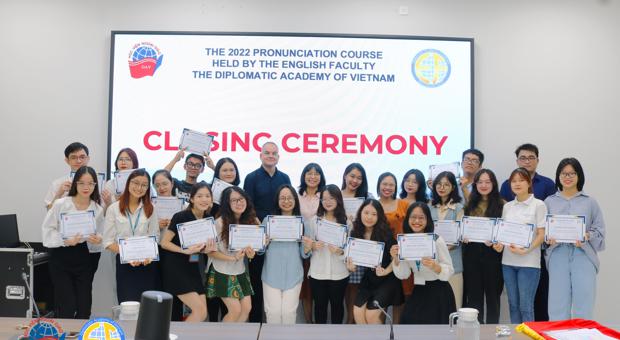 DAV English Faculty and U.S. English Language Fellow Organize Pronunciation Course Closing Ceremony 