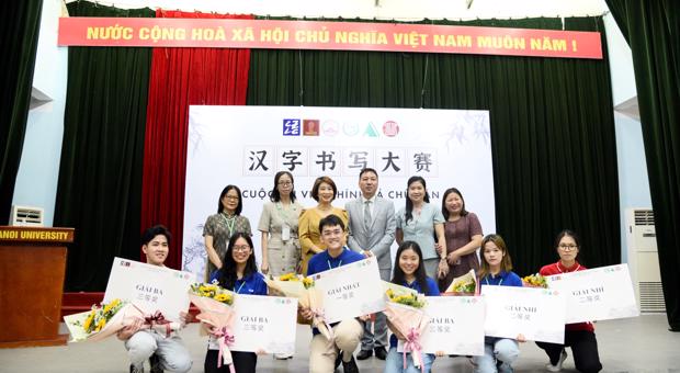 Sinh viên Khoa Tiếng Trung Quốc giành giải Ba cuộc thi Viết chính tả chữ Hán năm 2022