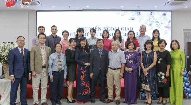 Học viện Ngoại giao tri ân các thế hệ thầy cô giáo nhân dịp kỷ niệm 40 năm Ngày Nhà giáo Việt Nam 