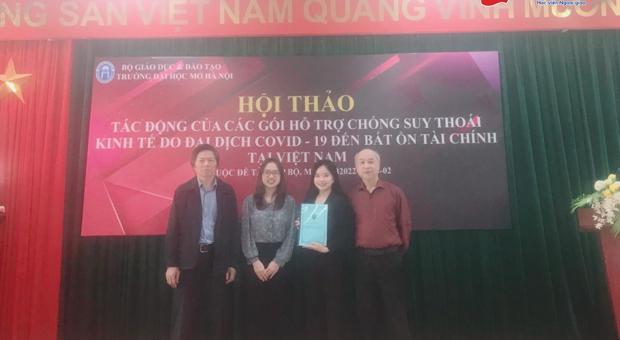 Sinh viên Khoa Kinh tế Quốc tế trình bày tham luận tại “Tác động của các gói hỗ trợ chống suy thoái kinh tế do đại dịch COVID-19 đến bất ổn tài chính tại Việt Nam”