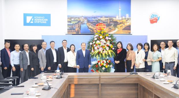 Assoc. Prof. Le Hai Binh - Deputy Head of the Party Central Communication and Education Commission congratulated the Diplomatic Academy of Viet Nam on Vietnamese Teachers' Day November 20, 2023