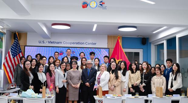 Lễ trao giải Cuộc thi Viết và Toạ đàm về Quan hệ Việt - Mỹ 