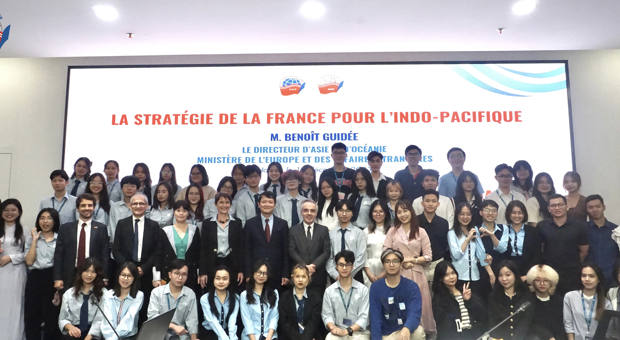 Buổi Trao đổi với Vụ trưởng Vụ Châu Á và Châu Đại Dương - Bộ các vấn đề Châu Âu và đối ngoại của Pháp với sinh viên Pháp ngữ