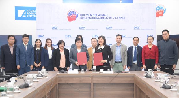 The Diplomatic Academy of Viet Nam and Rajabhat Udon Thani University signed a Memorandum of Understanding for cooperation