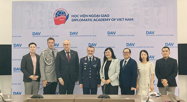 Học viện Ngoại giao Việt Nam trao đổi với Đoàn Bộ Quốc phòng Đức về các vấn đề an ninh khu vực 