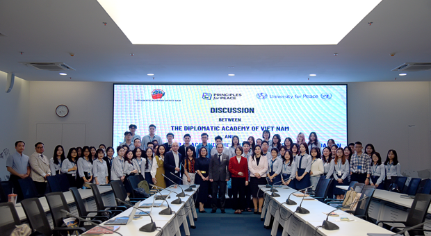 The United Nations University for Peace (UPEACE) and Principles for Peace (P4P) visited and talked with students of the Diplomatic Academy of Viet Nam (DAV) about the principles of international peace and security