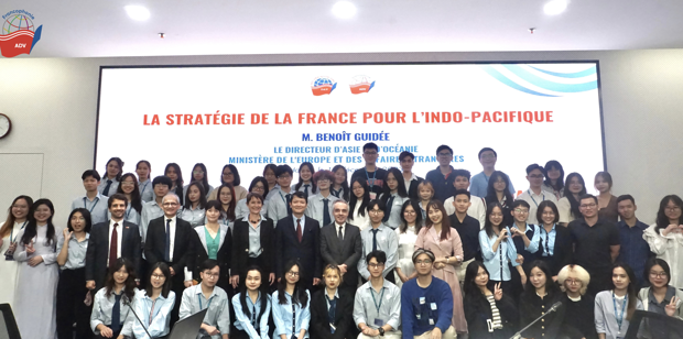 Interface session between the Asia and Oceania Director at the Ministry for Europe and Foreign Affairs of France and Francophone students
