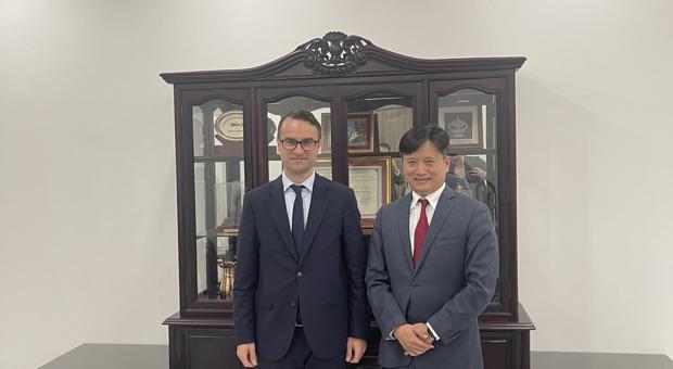 Dr. Nguyen Hung Son, Vice President of the Diplomatic Academy of Vietnam (DAV), meets with Mr. Tomasz Poreba