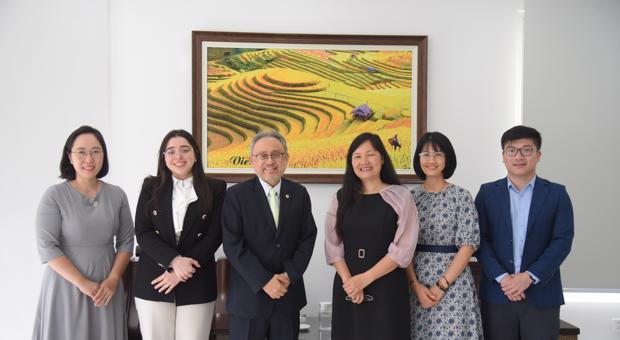 DAV's Acting President received Ambassador of El Salvador to Viet Nam