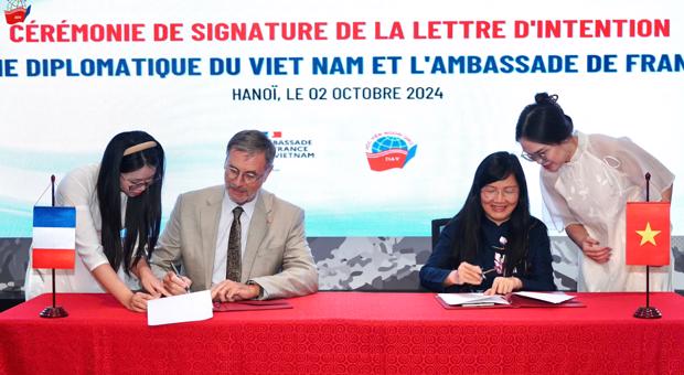 Signing Ceremony of the Letter of Intent between the Diplomatic Academy of Viet Nam and the French Embassy in Viet Nam