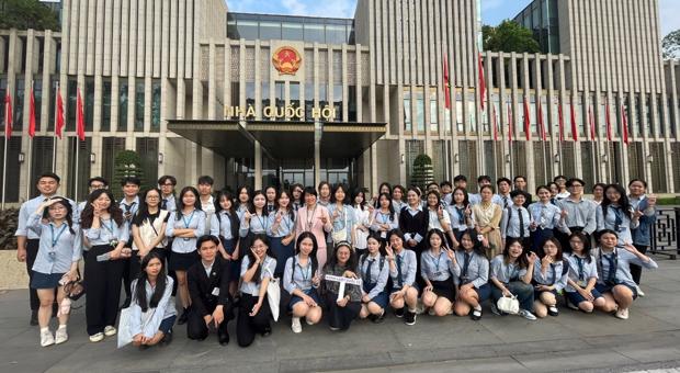 Field Trip of the Faculty of International Law and Party Committee for Staff and Students of Group V to the National Assembly of Vietnam.