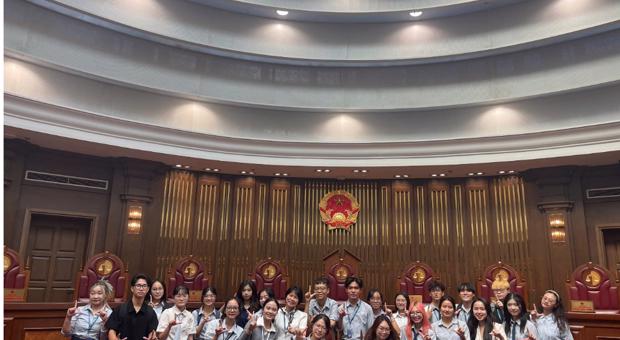 The Faculty of International Law Organizes a Visit to the Supreme People's Court