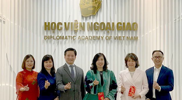 Lãnh đạo Bộ Ngoại giao chúc Tết Học viện Ngoại giao xuân Ất Tỵ 2025