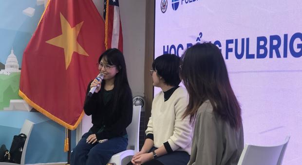 Sinh viên Học viện Ngoại giao tham gia buổi thông tin về Học bổng Fulbright