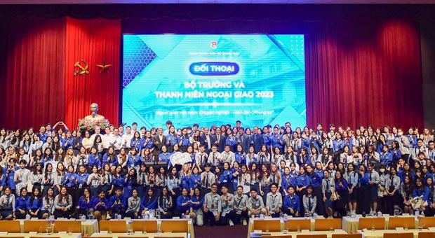 Bộ trưởng Ngoại giao đối thoại với thanh niên: Chuyên nghiệp, hiện đại, đồng lòng để phụng sự đất nước